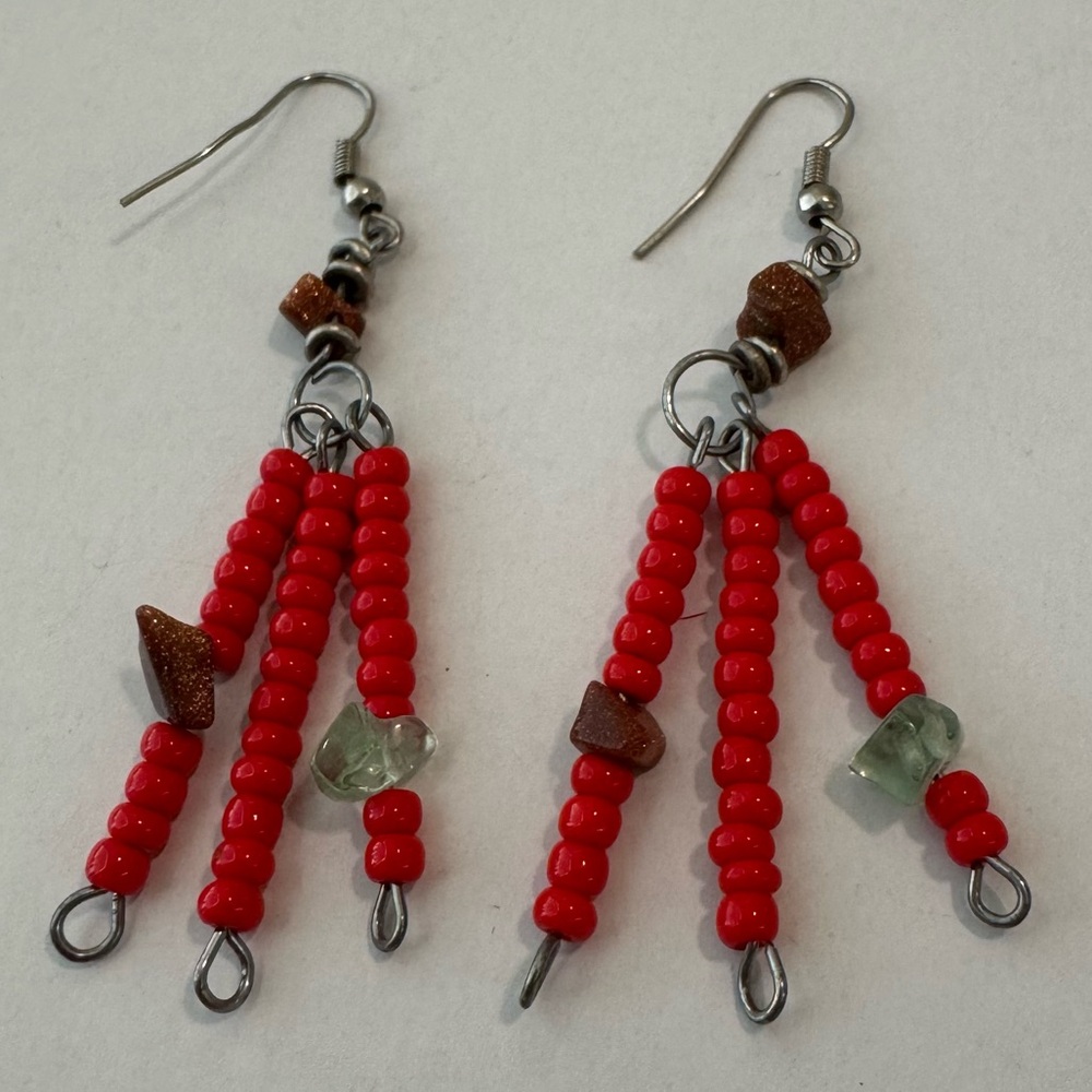 NWOT Ugandan Handmade Stone Chip Dangle Earrings
